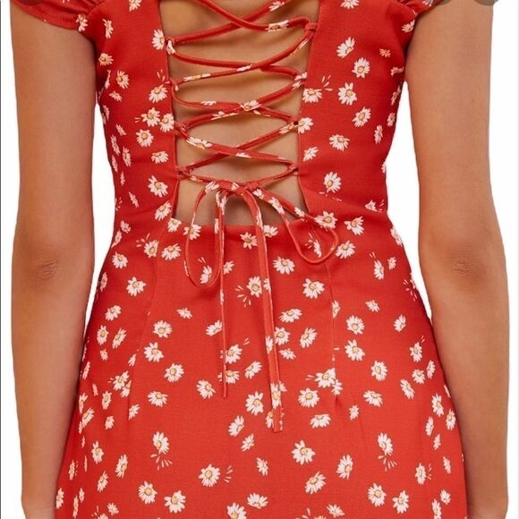 Finders Keepers Mae Mini Dress in Red Daisy - Picture 5 of 16
